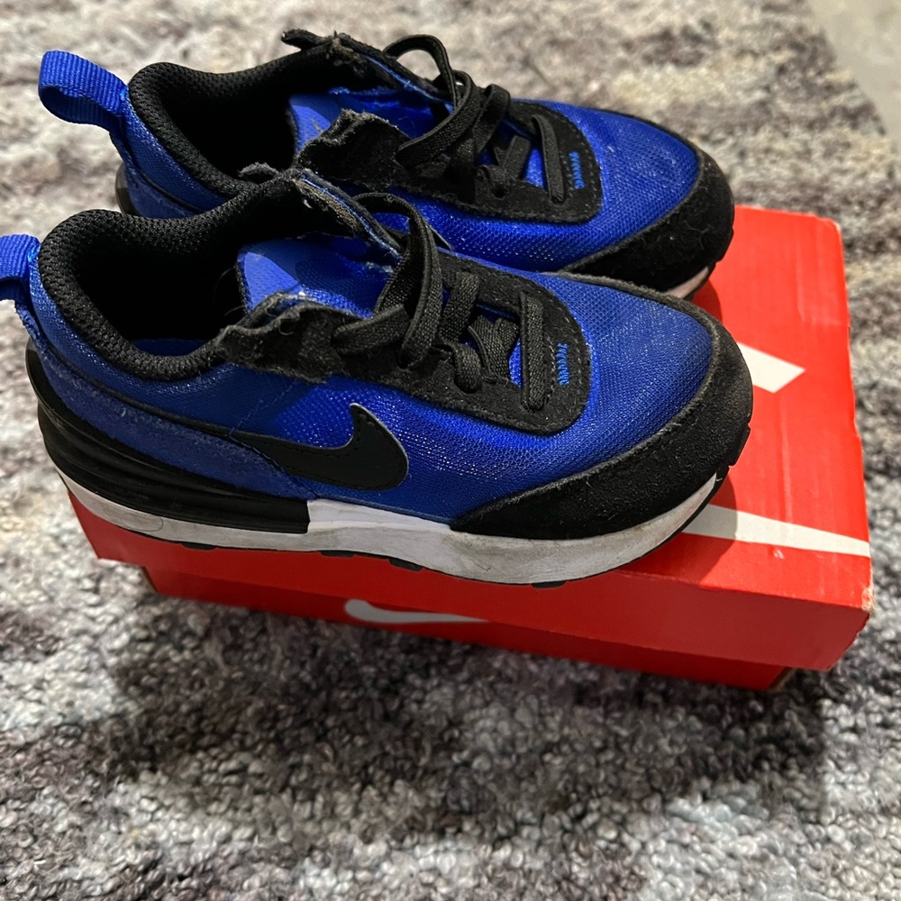 Toddler Nike sneakers
